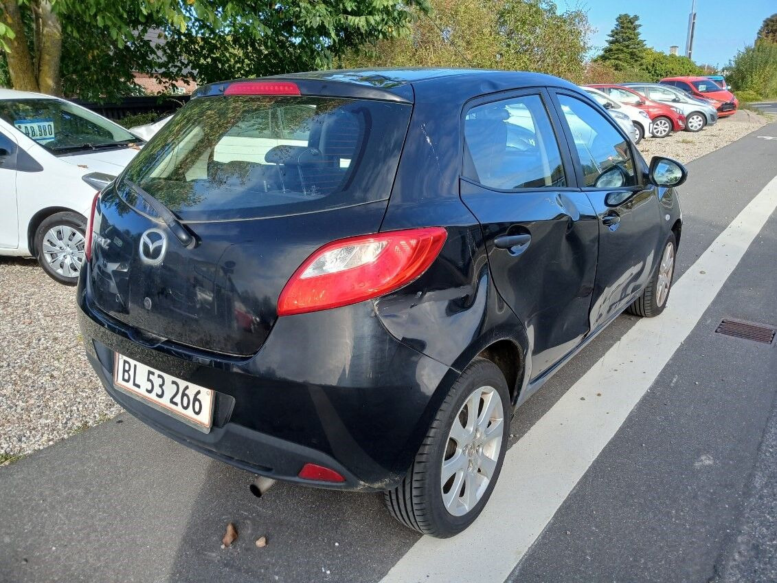 Sort Mazda 2 fra 2009