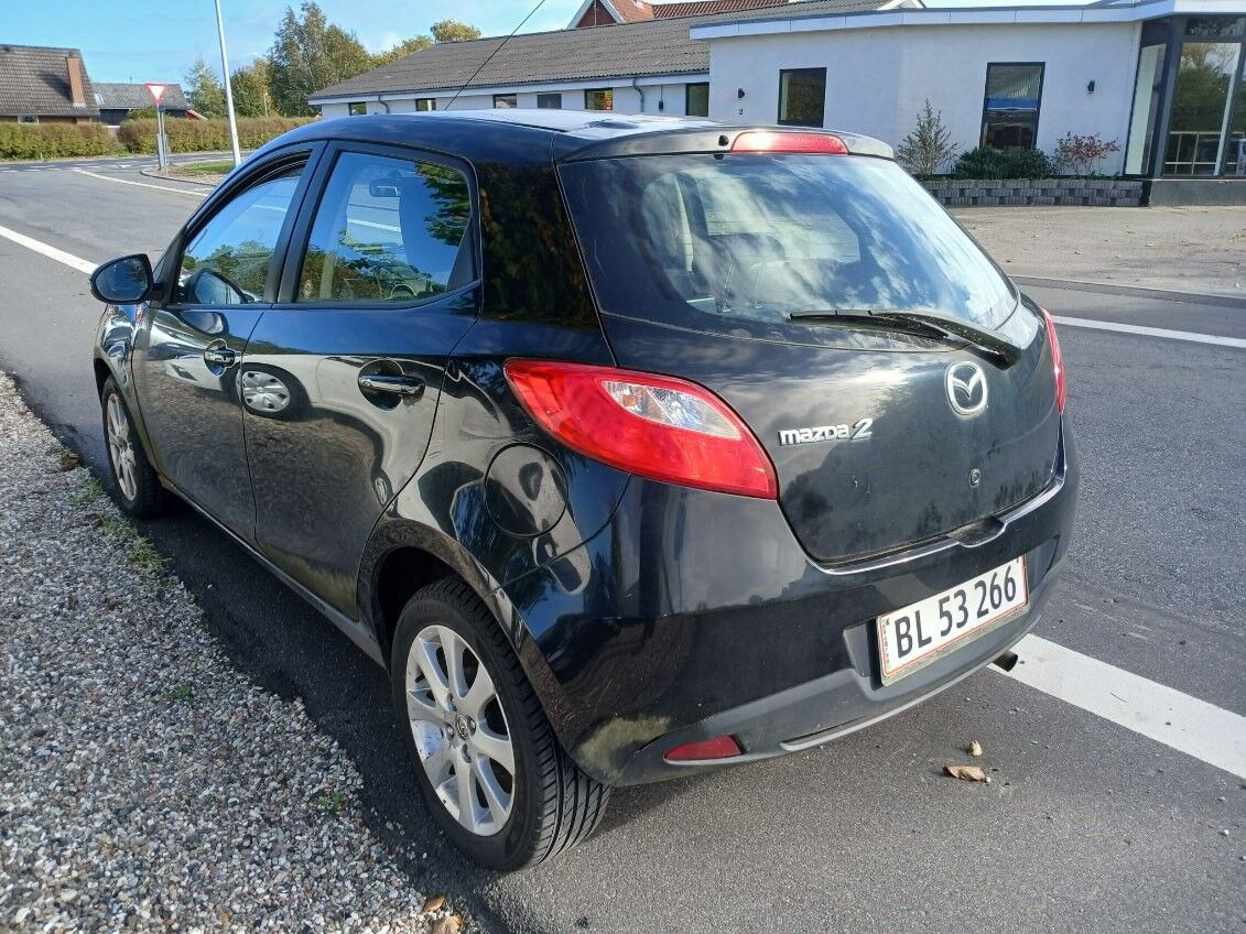 Sort Mazda 2 fra 2009