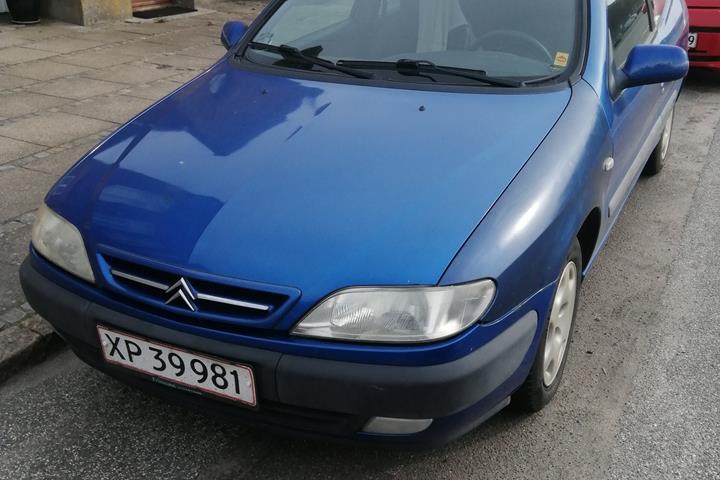 Grå Citroën Xsara fra 2001