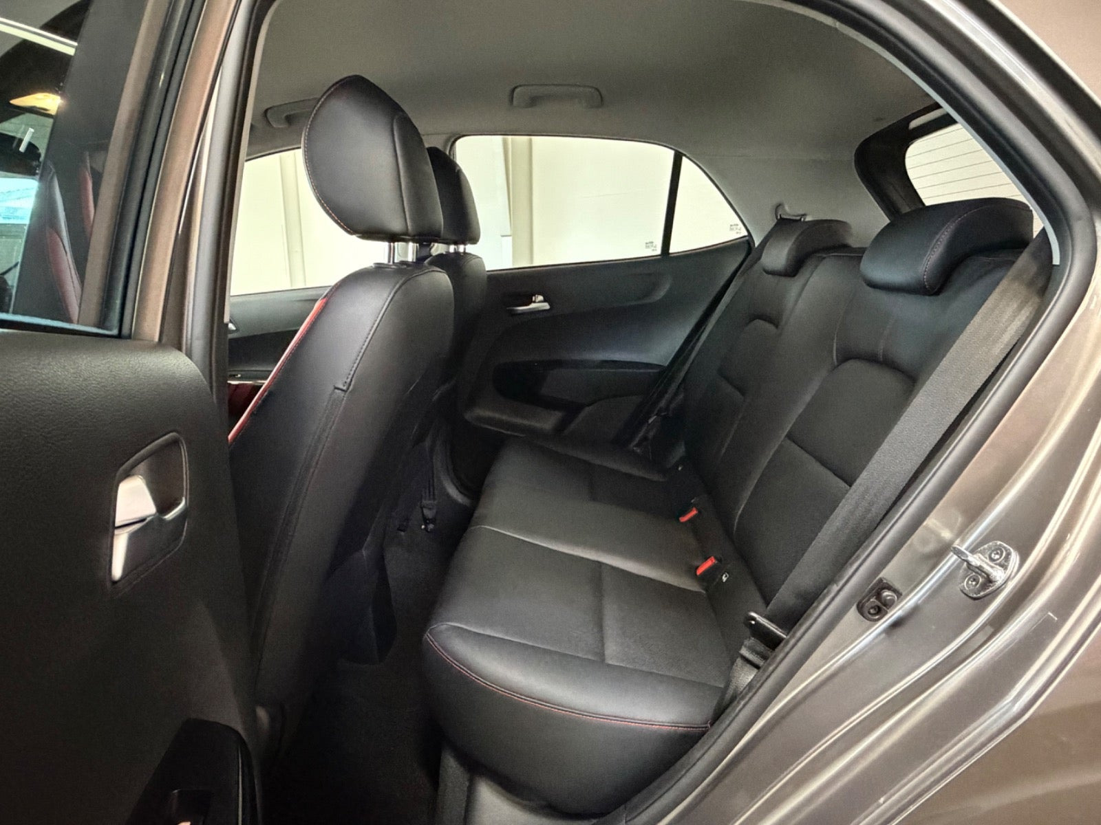 Grå Kia Picanto fra 2018