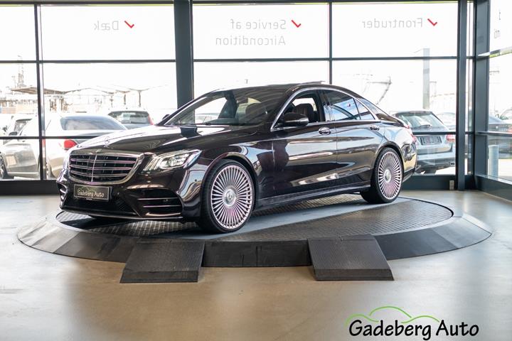 Brun Mercedes S560 fra 2019