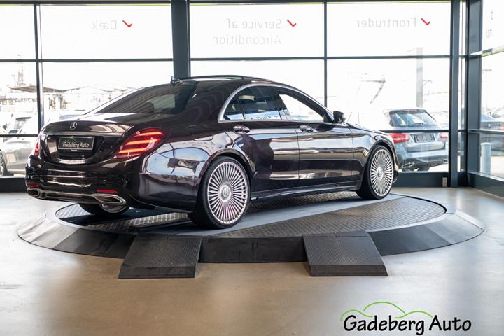 Brun Mercedes S560 fra 2019