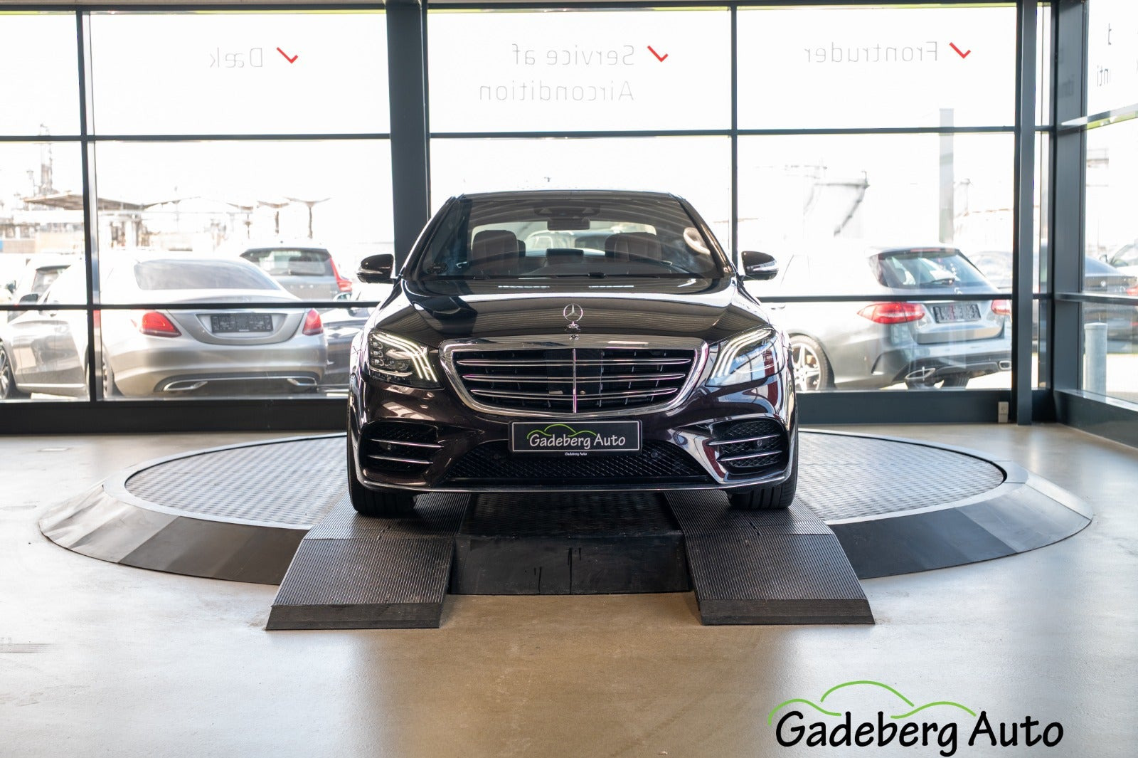 Brun Mercedes S560 fra 2019