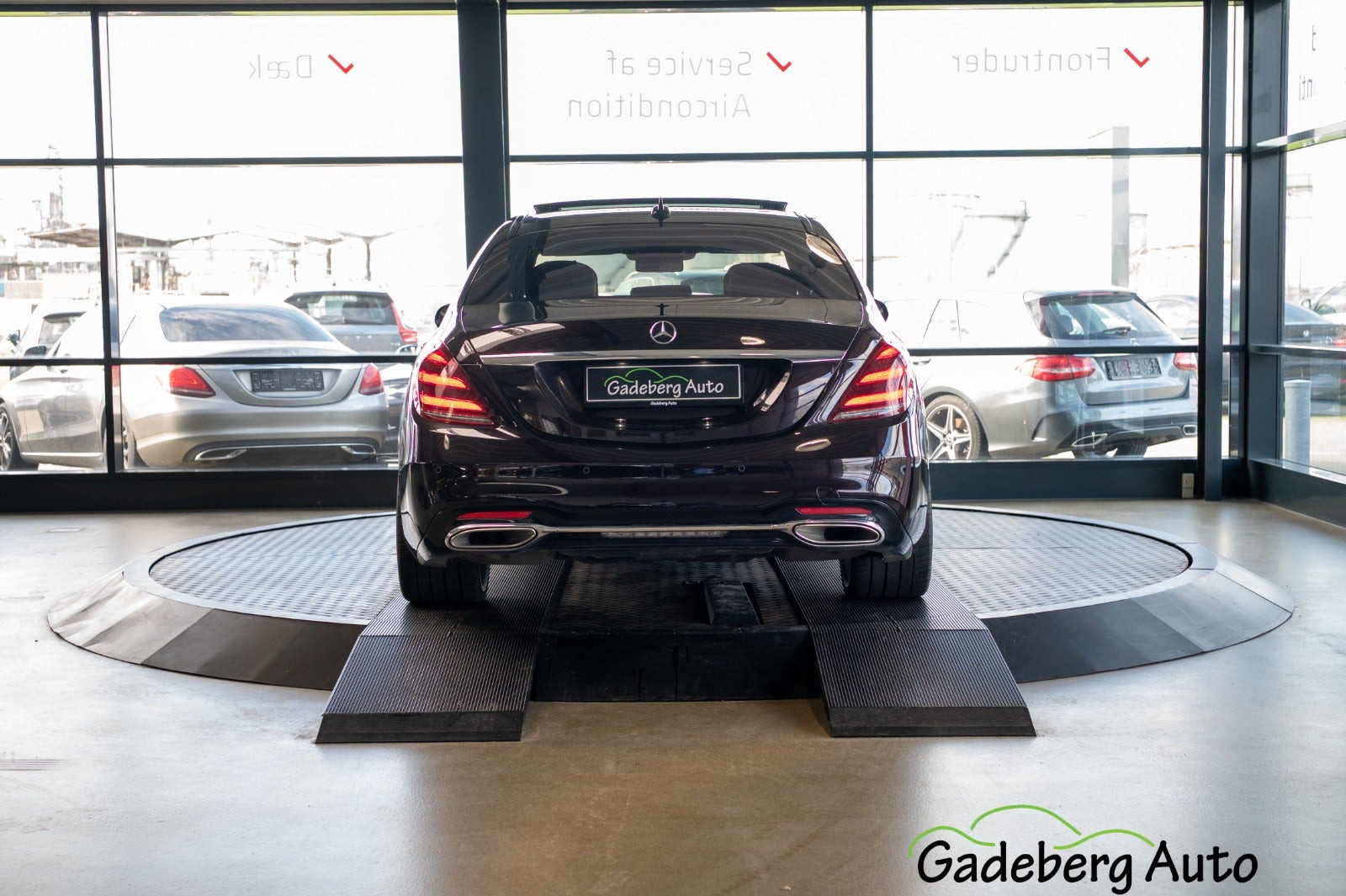 Brun Mercedes S560 fra 2019