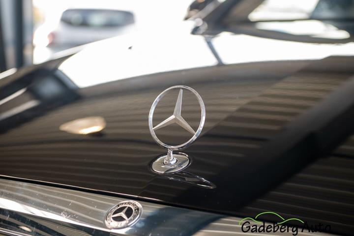 Brun Mercedes S560 fra 2019