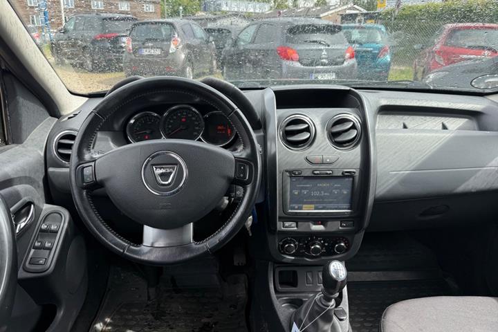 Grøn Dacia Duster fra 2015