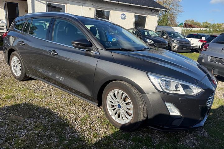 Grå Ford Focus fra 2019
