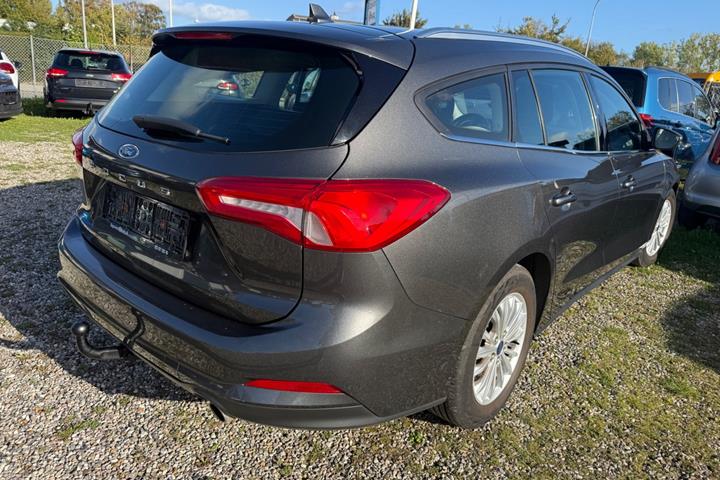 Grå Ford Focus fra 2019