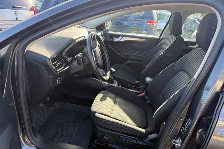 Grå Ford Focus fra 2019