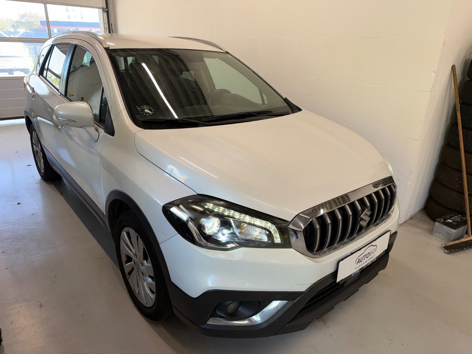 Hvid Suzuki S-Cross fra 2016