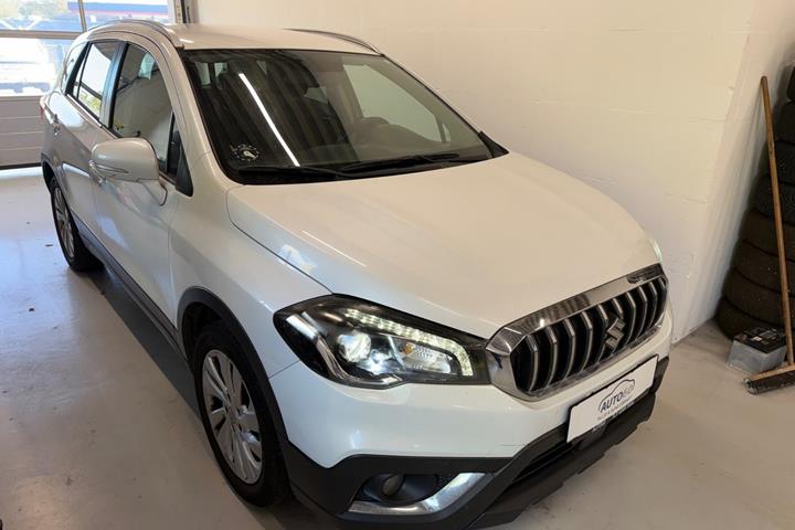 Hvid Suzuki S-Cross fra 2016