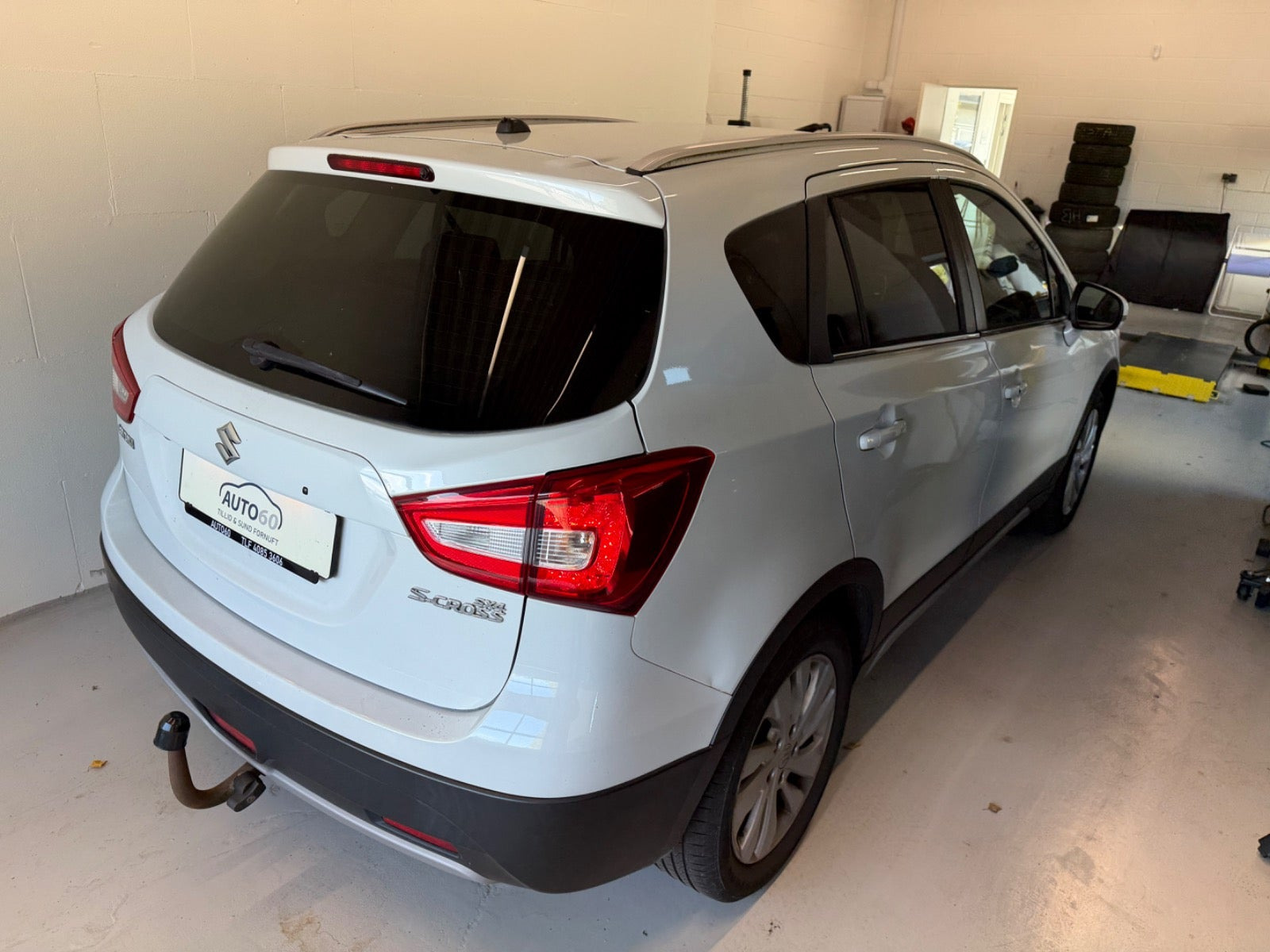 Hvid Suzuki S-Cross fra 2016