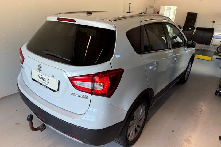 Hvid Suzuki S-Cross fra 2016
