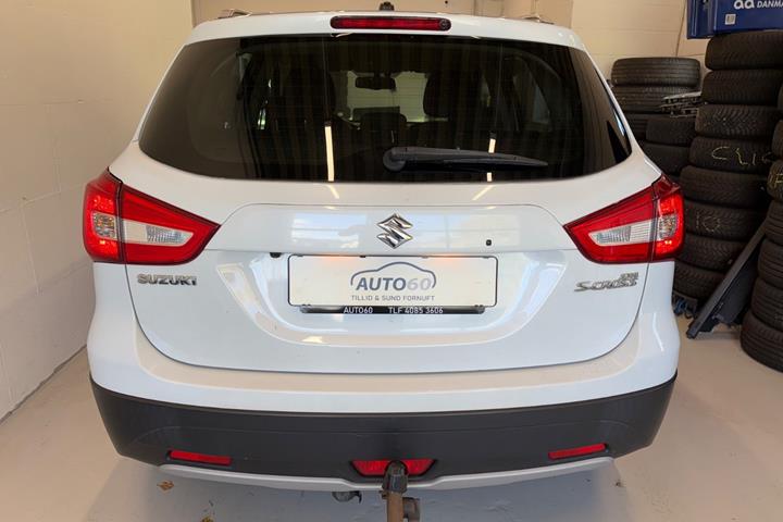 Hvid Suzuki S-Cross fra 2016