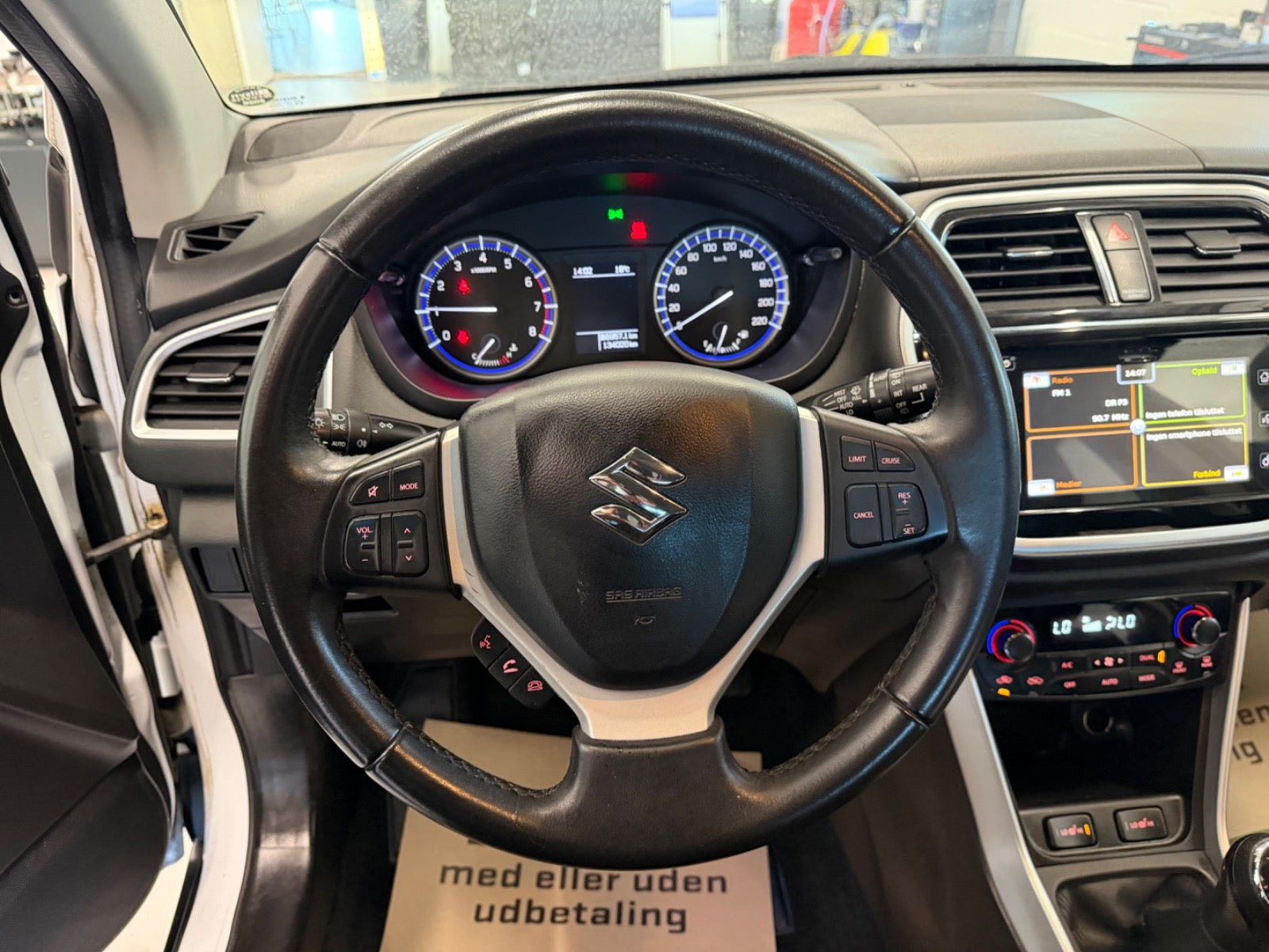 Hvid Suzuki S-Cross fra 2016