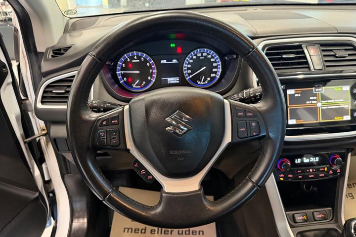 Hvid Suzuki S-Cross fra 2016