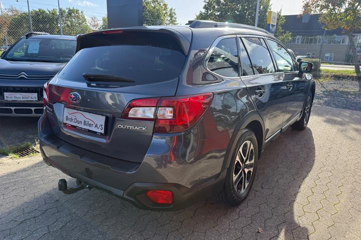 Grå Subaru Outback fra 2020