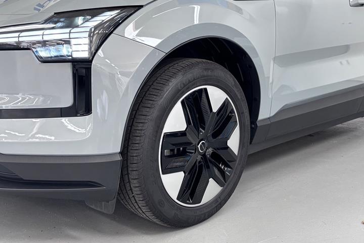 Grå Volvo EX30 fra 2024
