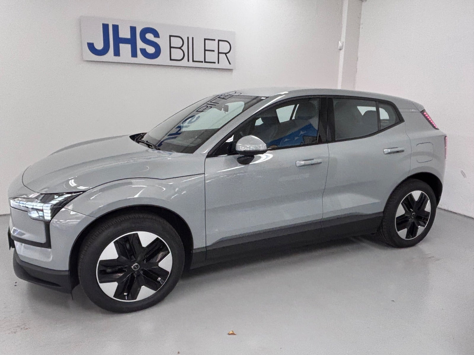 Grå Volvo EX30 fra 2024
