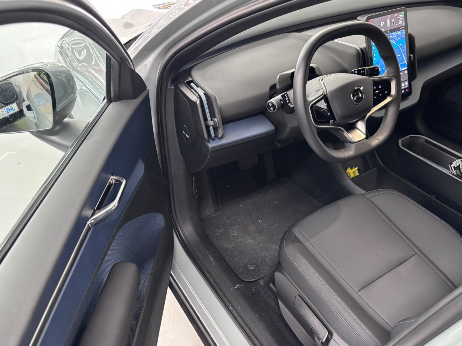 Grå Volvo EX30 fra 2024