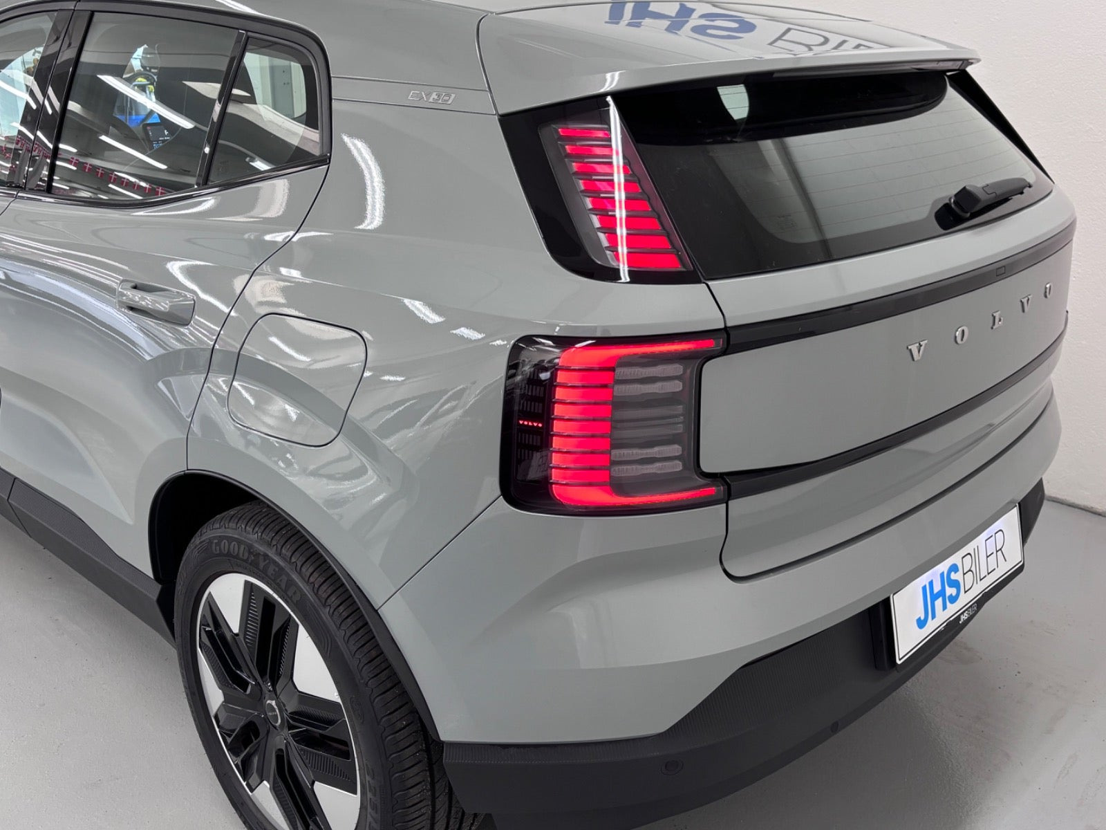 Grå Volvo EX30 fra 2024