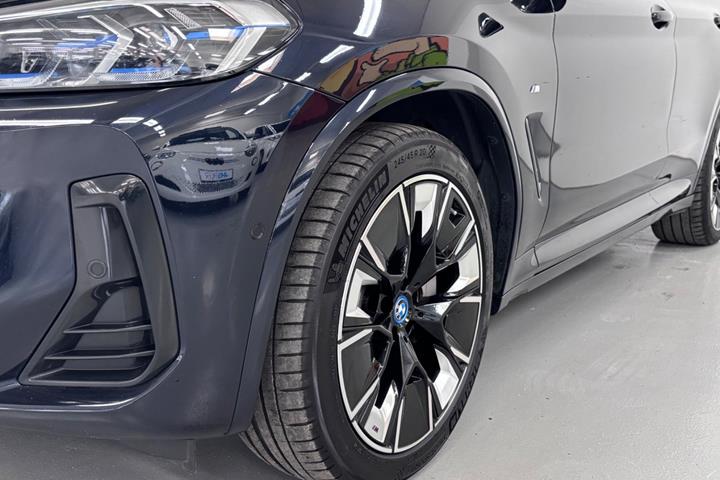 Sort BMW iX3 fra 2022