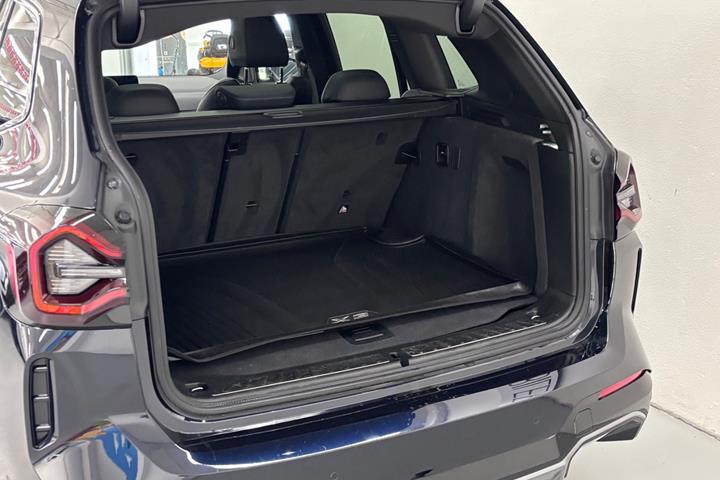 Sort BMW iX3 fra 2022