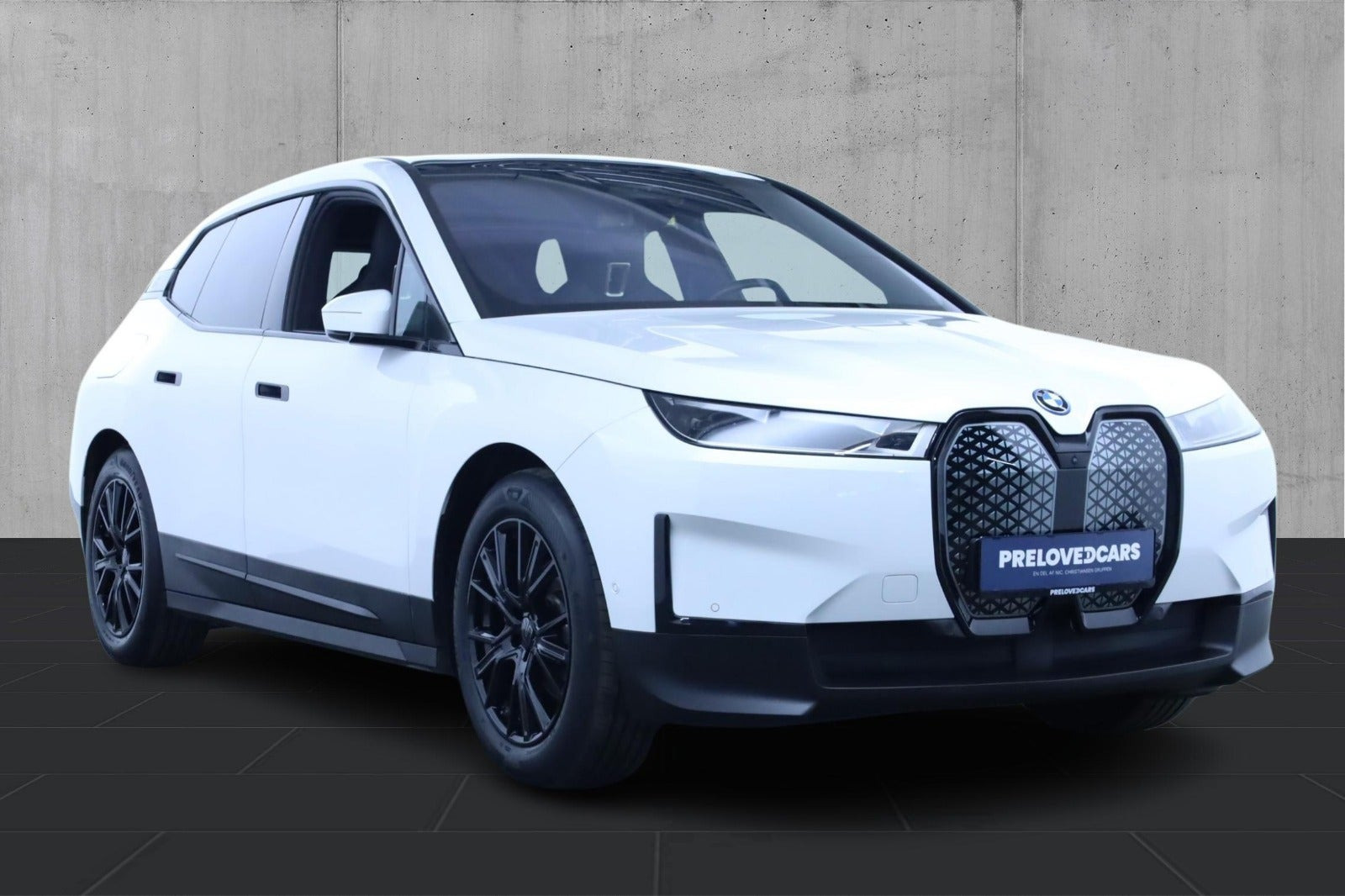 Hvid BMW iX fra 2022