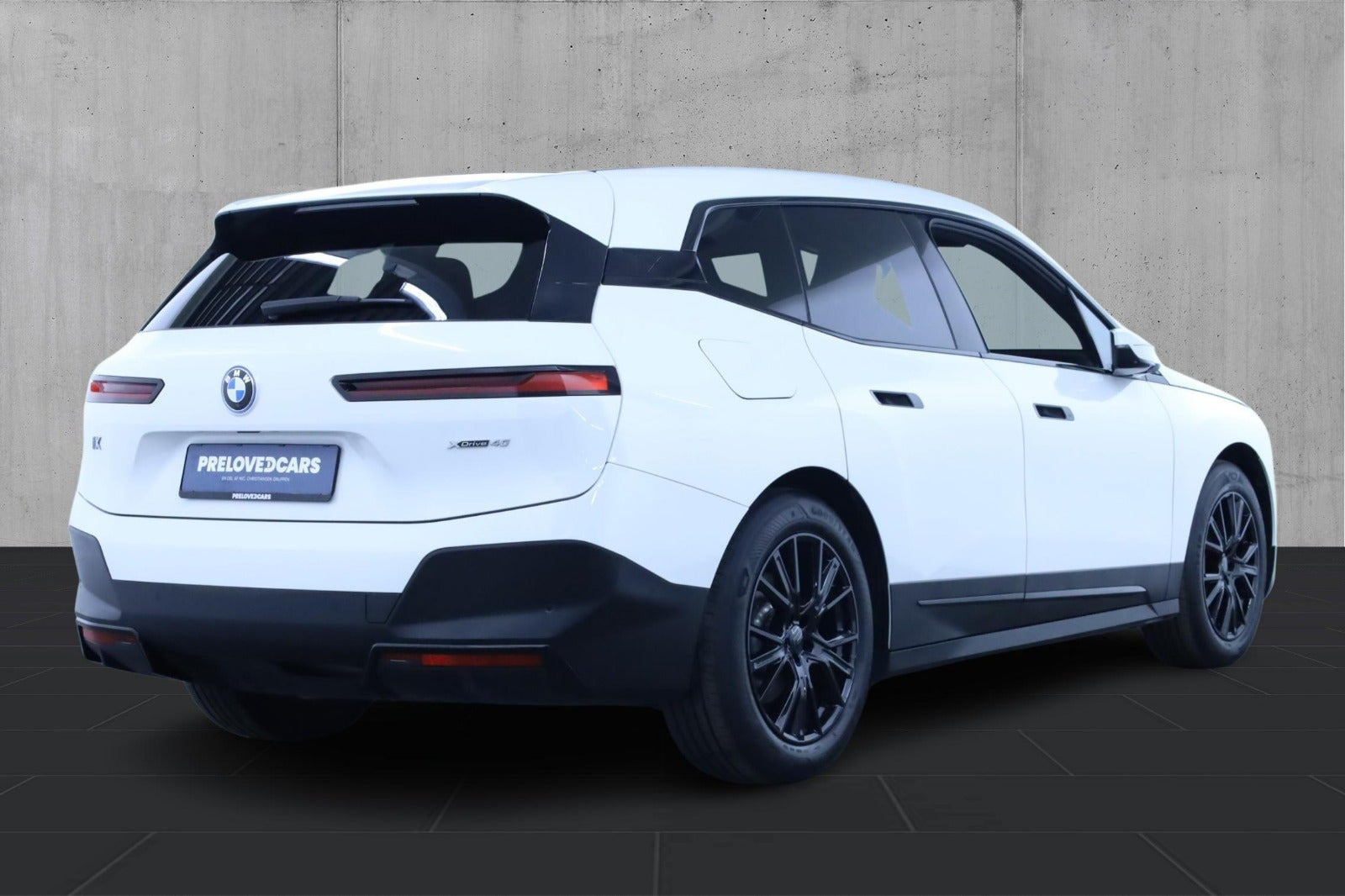 Hvid BMW iX fra 2022