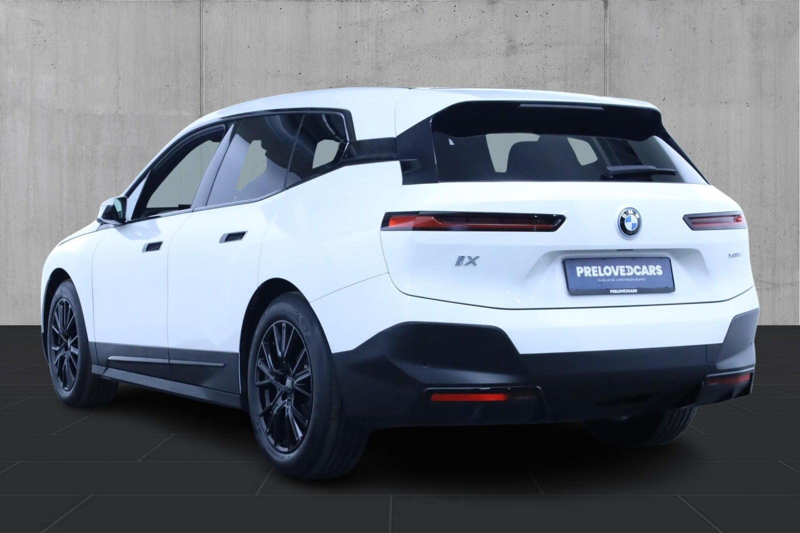 Hvid BMW iX fra 2022