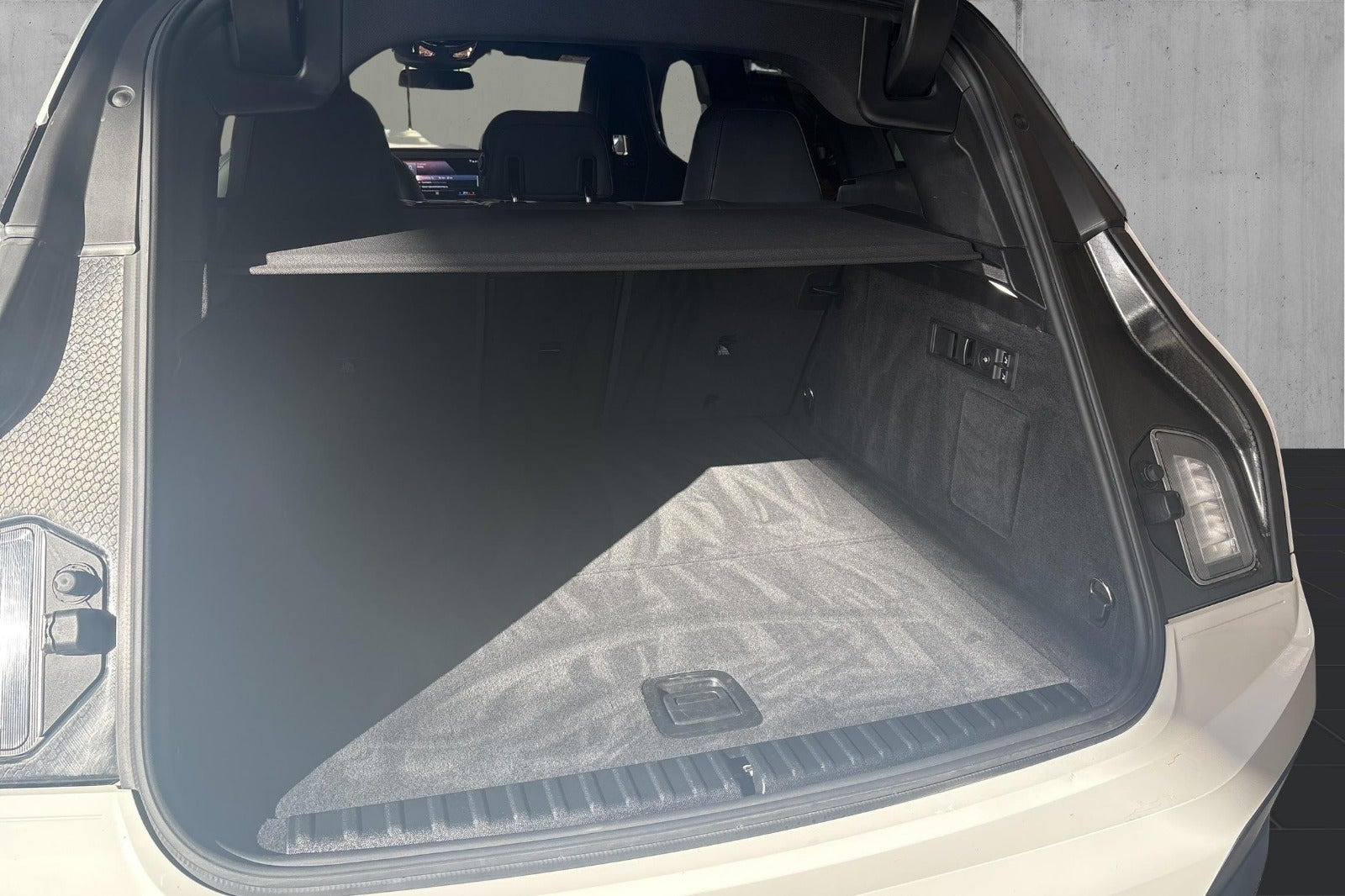 Hvid BMW iX fra 2022