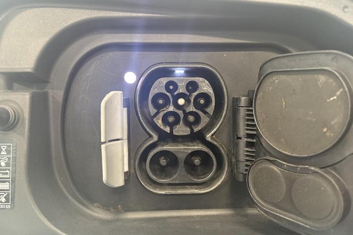 Hvid BMW iX fra 2022