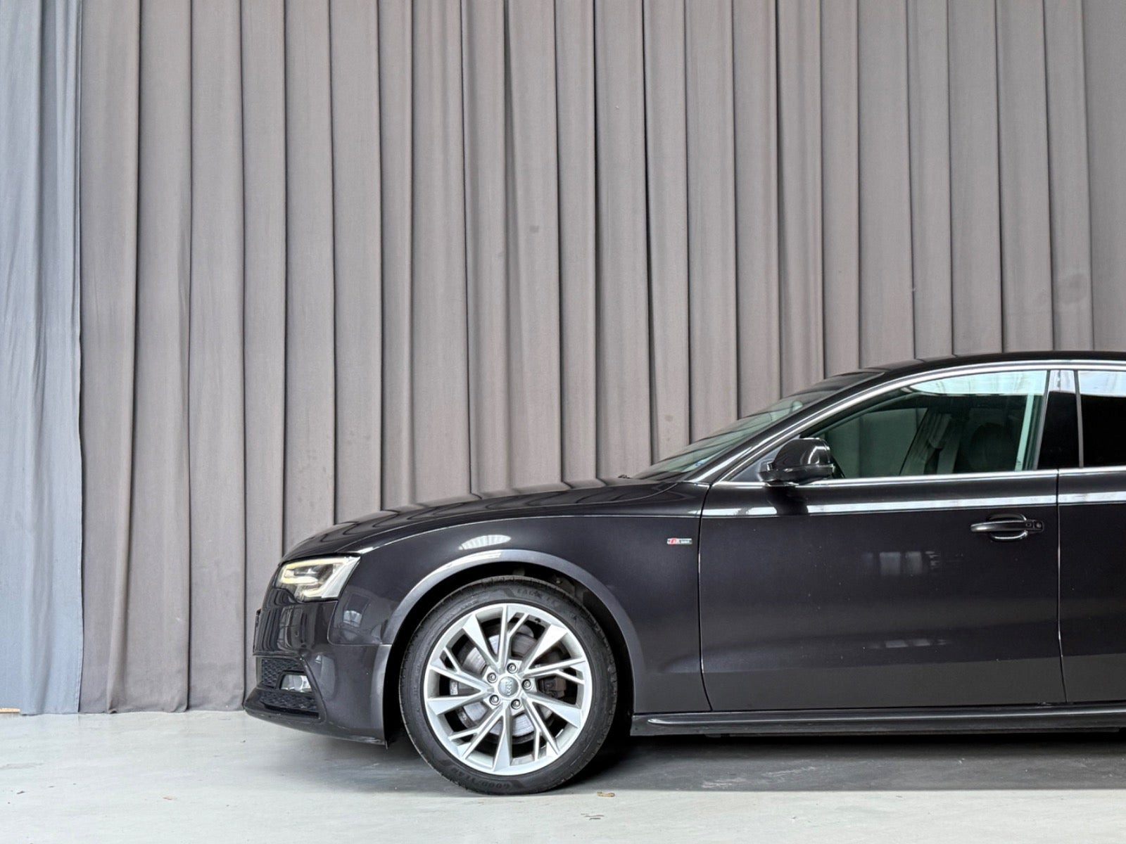 Grå Audi A5 fra 2016