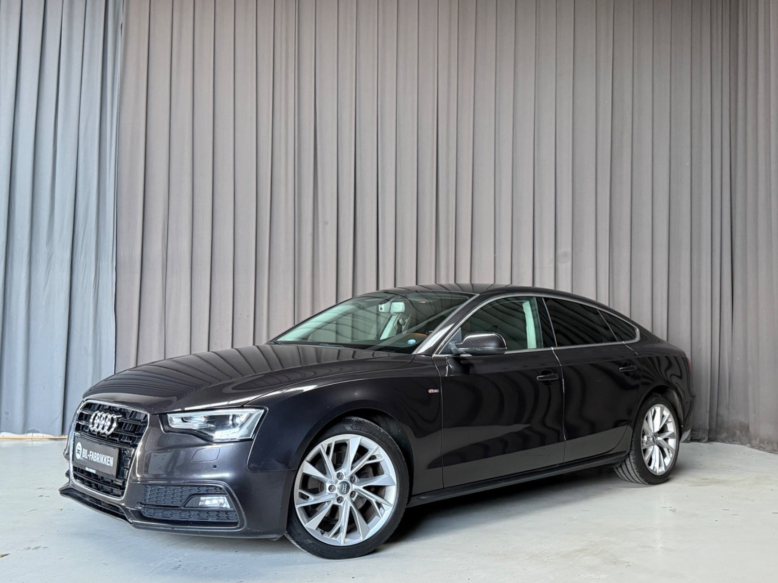 Grå Audi A5 fra 2016