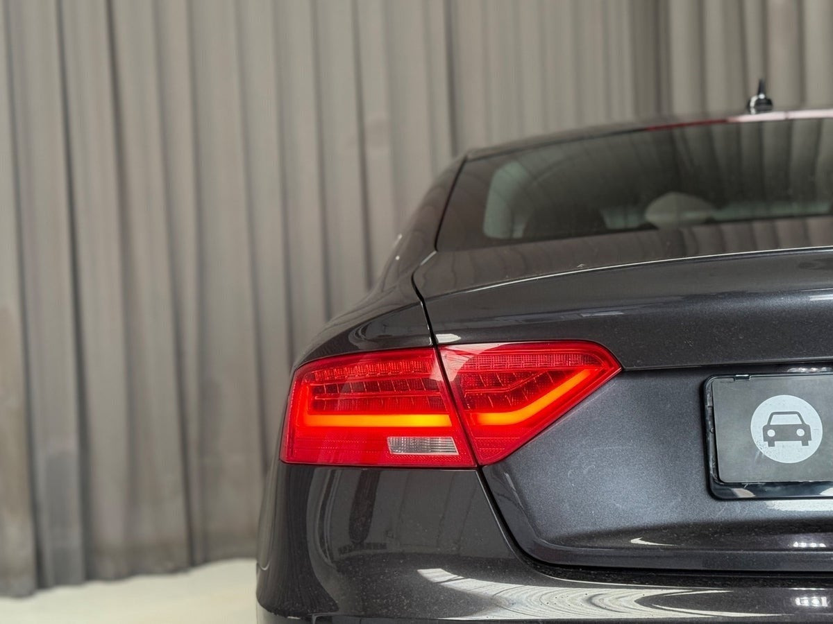 Grå Audi A5 fra 2016