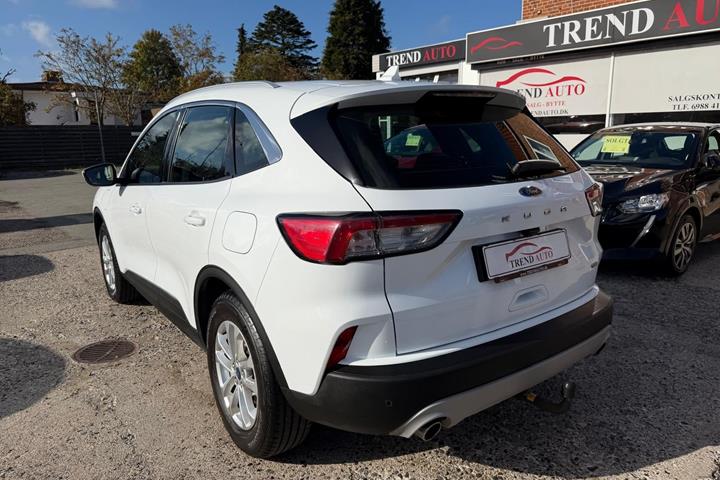 Hvid Ford Kuga fra 2021