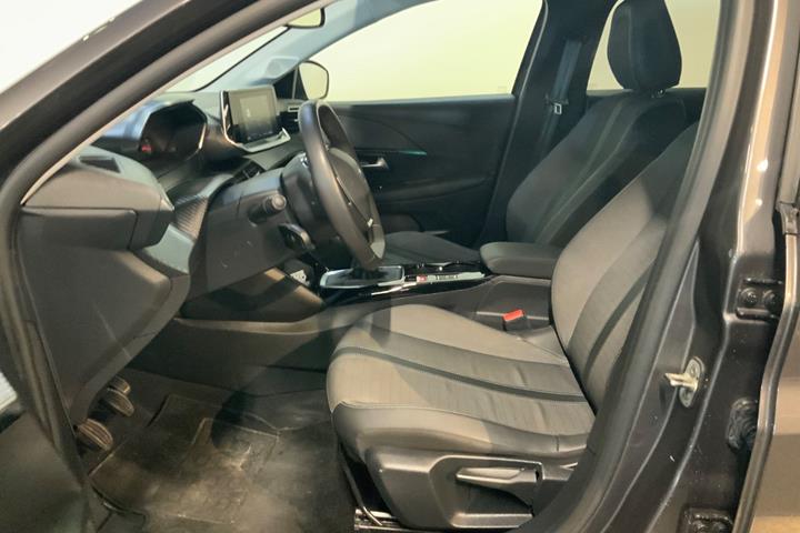 Grå Peugeot 208 fra 2023