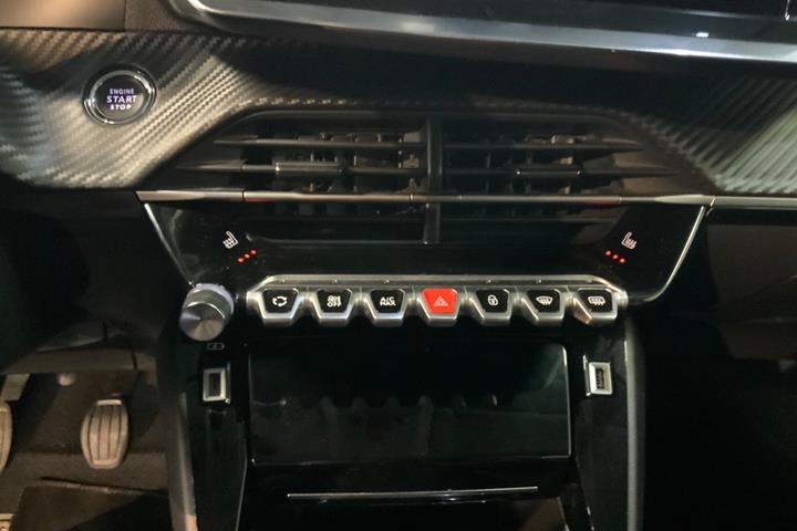 Grå Peugeot 208 fra 2023