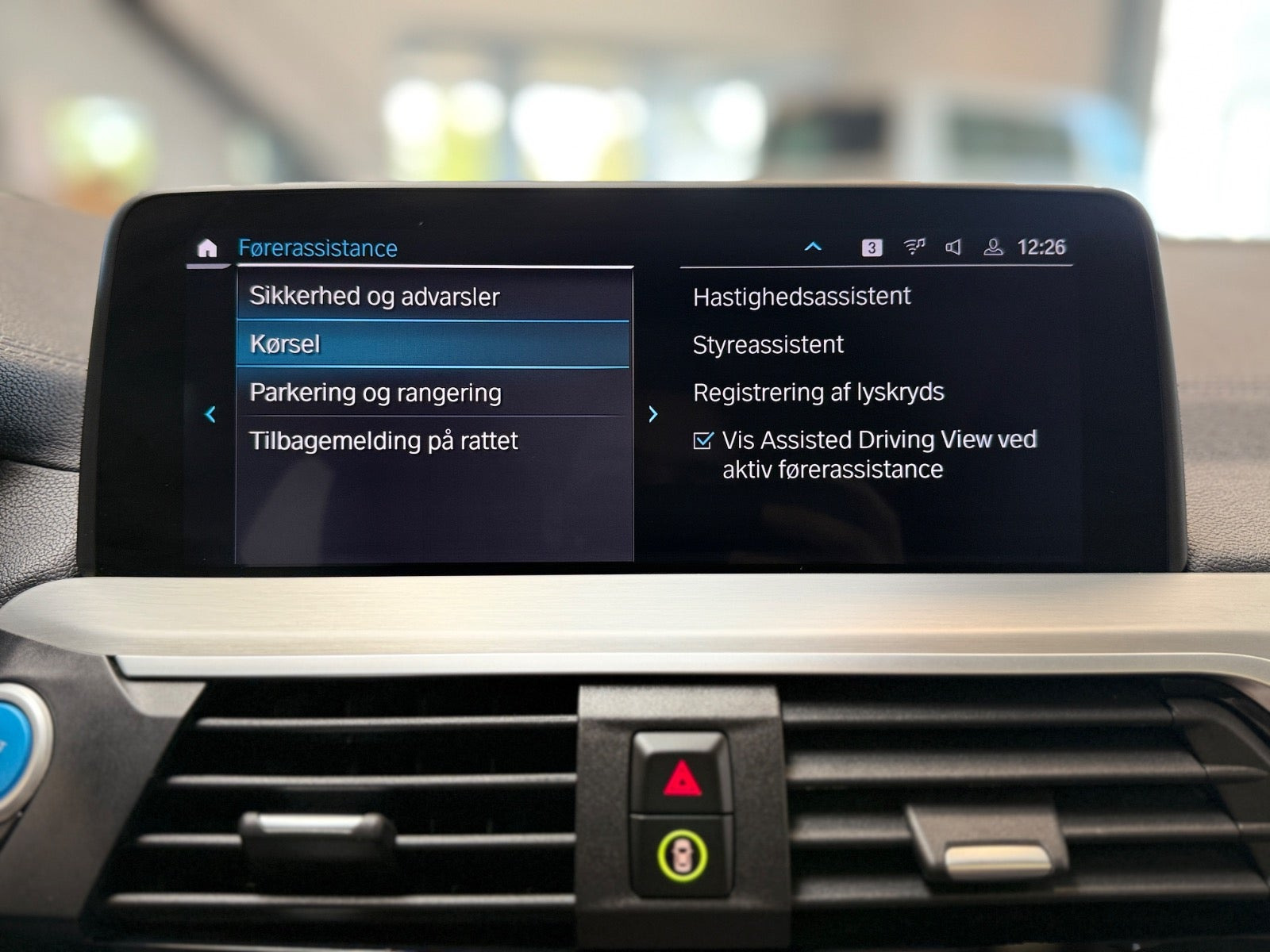 Grå BMW iX3 fra 2021