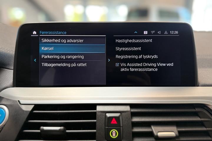 Grå BMW iX3 fra 2021