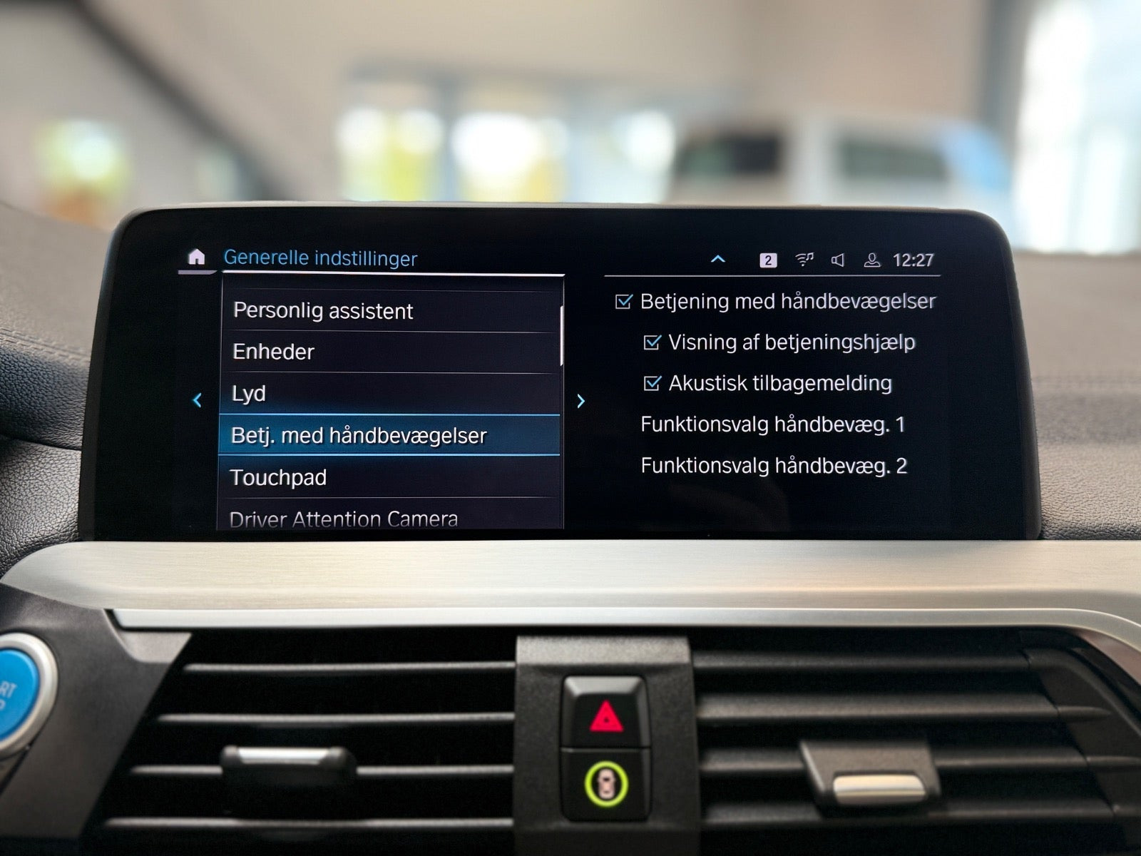 Grå BMW iX3 fra 2021