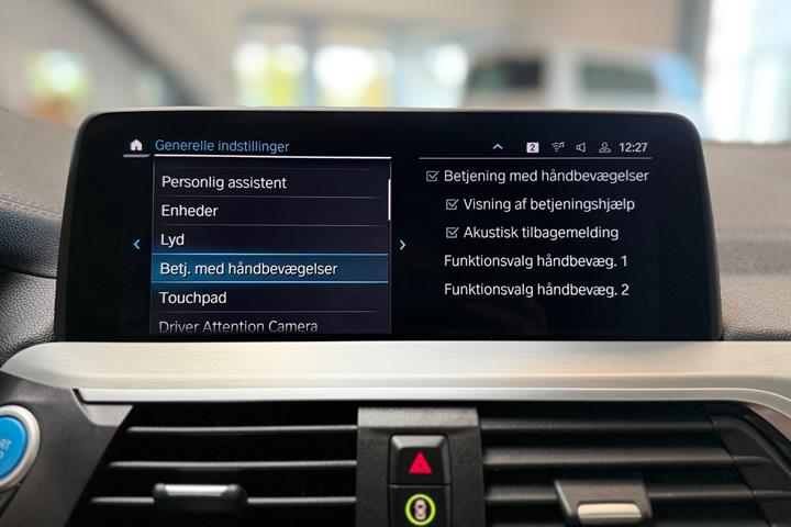Grå BMW iX3 fra 2021