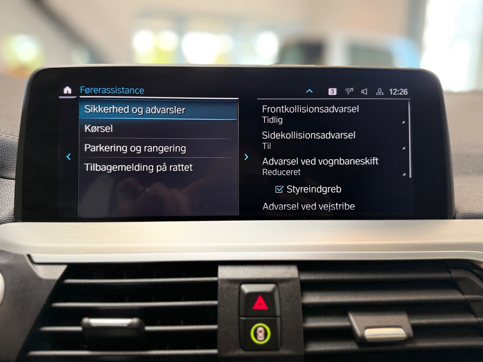 Grå BMW iX3 fra 2021