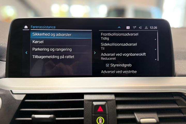 Grå BMW iX3 fra 2021