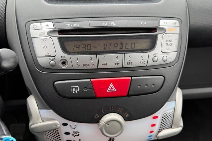 Grå Citroën C1 fra 2009