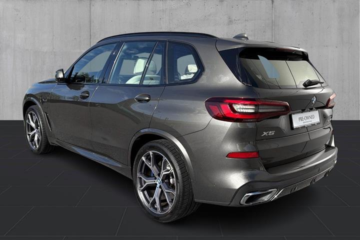 Brun BMW X5 fra 2022