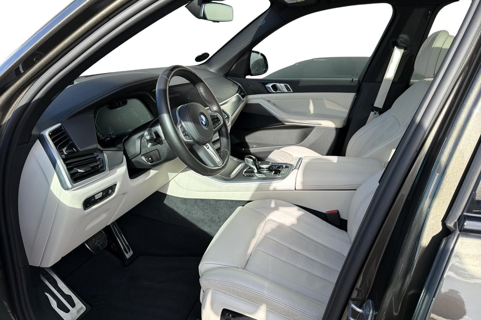 Brun BMW X5 fra 2022
