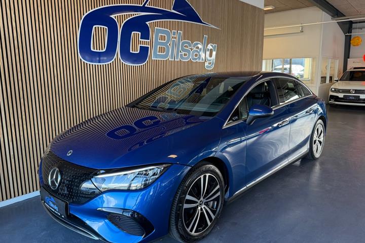 Blå Mercedes EQE350 fra 2023