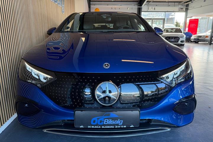 Blå Mercedes EQE350 fra 2023