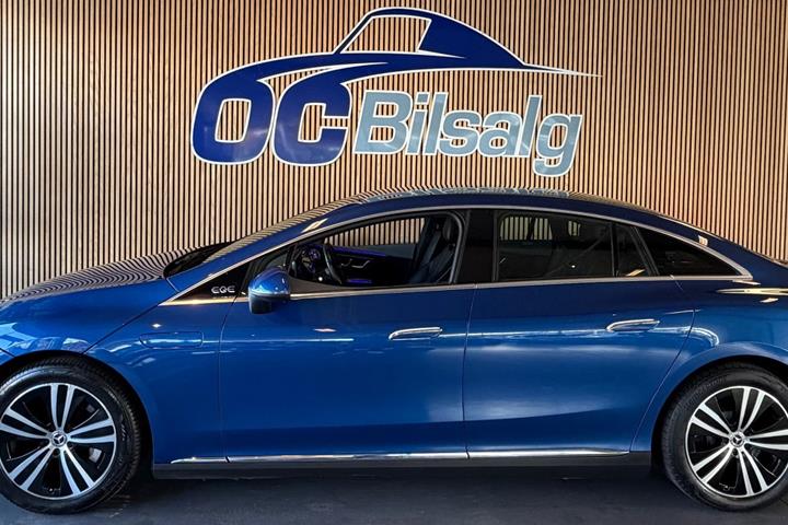 Blå Mercedes EQE350 fra 2023